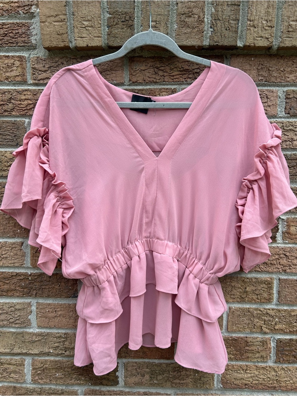 Cliche’Blush Ruffle V-Neck Peplum Blouse size medium